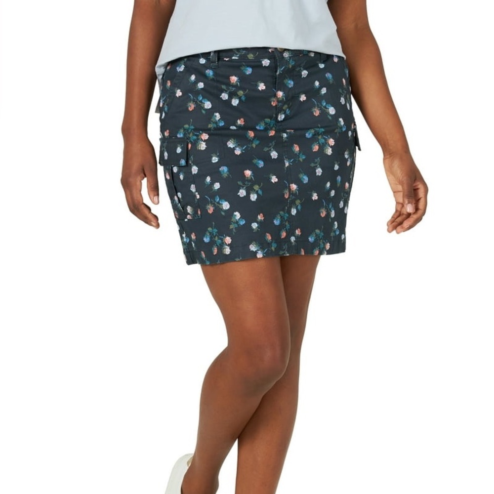 Lee Women's Midrise Comfort Waist Floral Cargo Skort